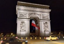 Vítězný oblouk (Arc de Triomphe) v Paříži